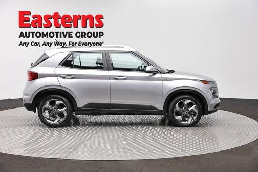 Shimmering Silver 2023 Hyundai VENUE SEL