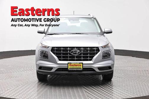 Shimmering Silver 2023 Hyundai VENUE SEL