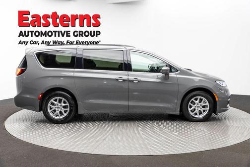 Ceramic Gray Clearcoat 2022 Chrysler Pacifica Touring-L