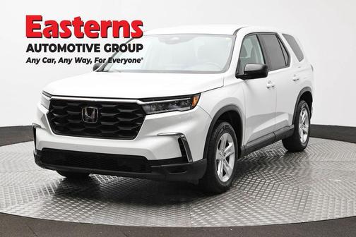 White 2023 Honda Pilot LX