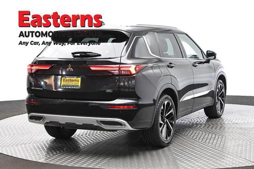 Black 2022 Mitsubishi Outlander SEL