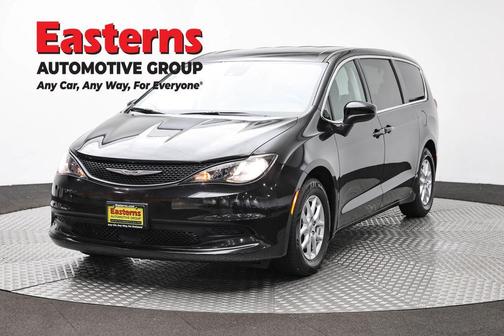 Brilliant Black Crystal Pearlcoat 2024 Chrysler Voyager LX