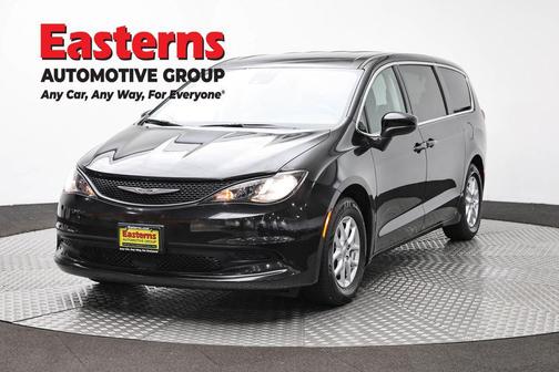 Brilliant Black Crystal Pearlcoat 2024 Chrysler Voyager LX