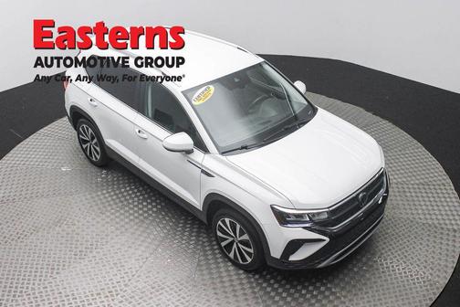 Pure White 2024 Volkswagen Taos 1.5T SE