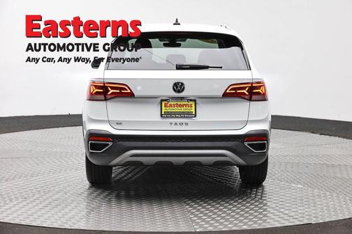 Pure White 2024 Volkswagen Taos 1.5T SE