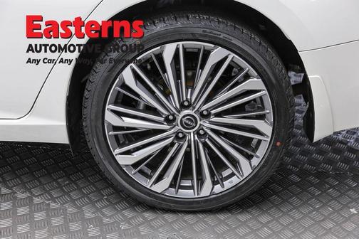 White 2023 Nissan Altima 2.5 SL