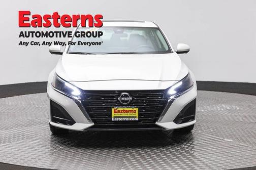 White 2023 Nissan Altima 2.5 SL