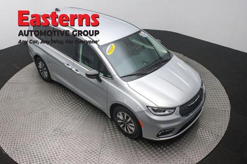 2024 Chrysler Pacifica Hybrid Select