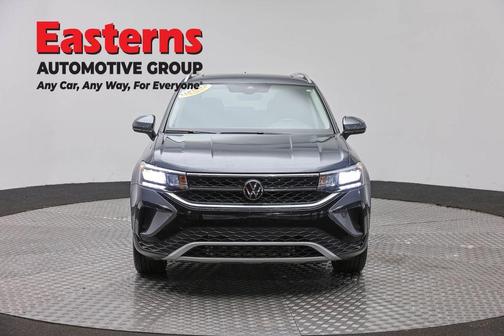 Platinum Gray Metallic 2024 Volkswagen Taos 1.5T SE