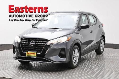 Gun Metallic 2023 Nissan Kicks S