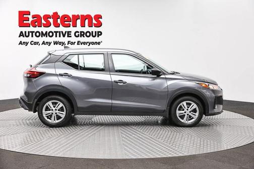 Gun Metallic 2023 Nissan Kicks S