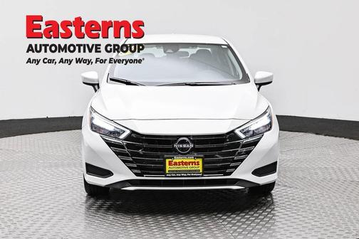 Aspen White 2025 Nissan Versa 1.6 SV