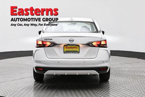 Aspen White 2025 Nissan Versa 1.6 SV