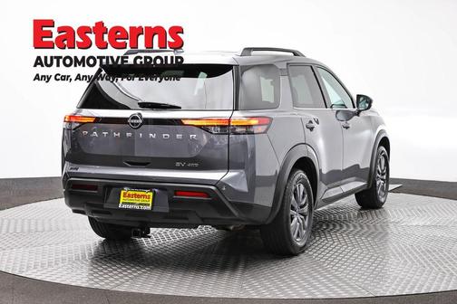 Gun Metallic 2022 Nissan Pathfinder SV