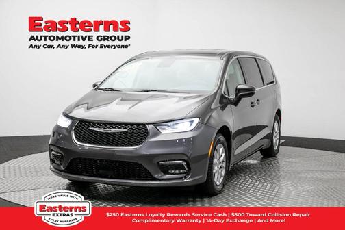 Granite Crystal Clearcoat Metallic 2023 Chrysler Pacifica Touring-L