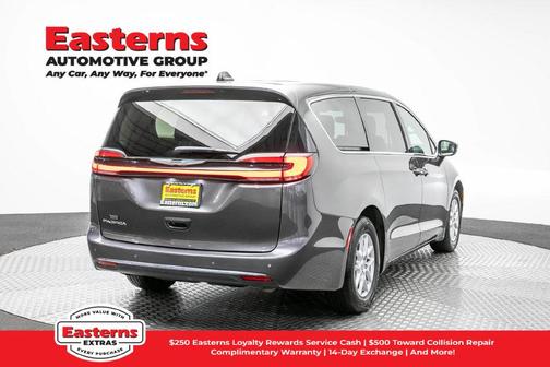 Granite Crystal Clearcoat Metallic 2023 Chrysler Pacifica Touring-L