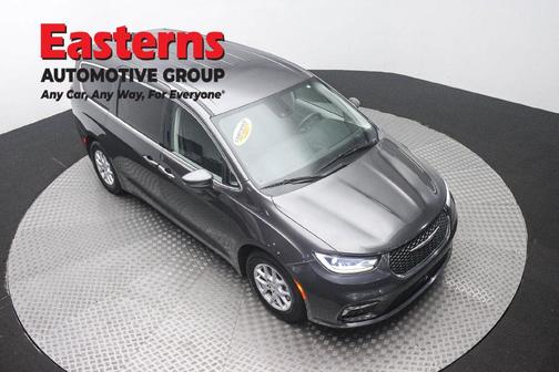 Granite Crystal Clearcoat Metallic 2023 Chrysler Pacifica Touring-L