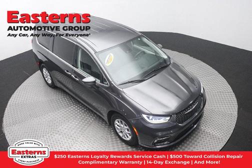 Granite Crystal Clearcoat Metallic 2023 Chrysler Pacifica Touring-L
