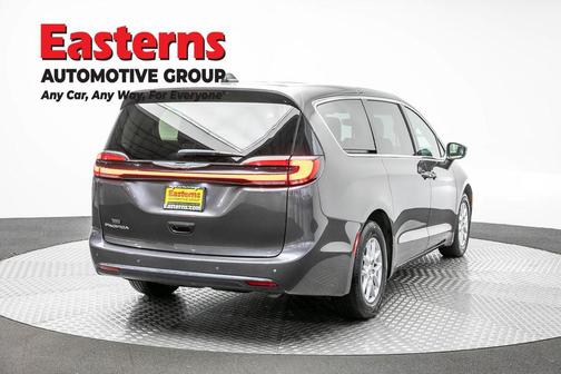 Granite Crystal Clearcoat Metallic 2023 Chrysler Pacifica Touring-L