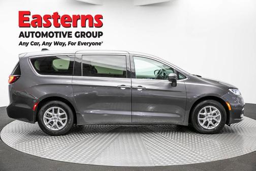 Granite Crystal Clearcoat Metallic 2023 Chrysler Pacifica Touring-L