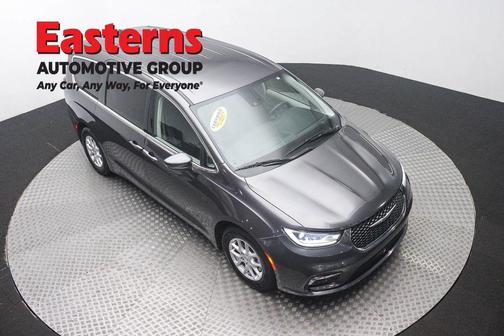 Granite Crystal Clearcoat Metallic 2023 Chrysler Pacifica Touring-L