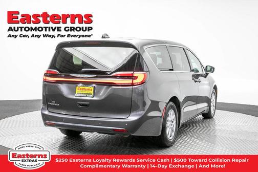 Granite Crystal Clearcoat Metallic 2023 Chrysler Pacifica Touring-L