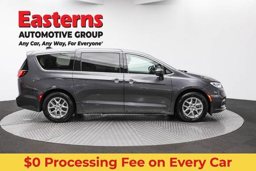 Granite Crystal Clearcoat Metallic 2023 Chrysler Pacifica Touring-L