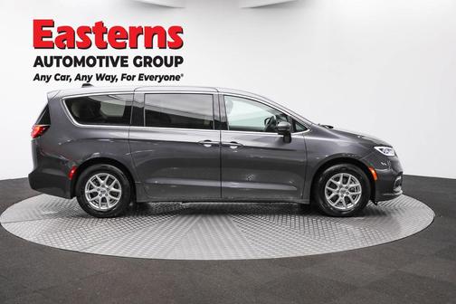 Granite Crystal Clearcoat Metallic 2023 Chrysler Pacifica Touring-L
