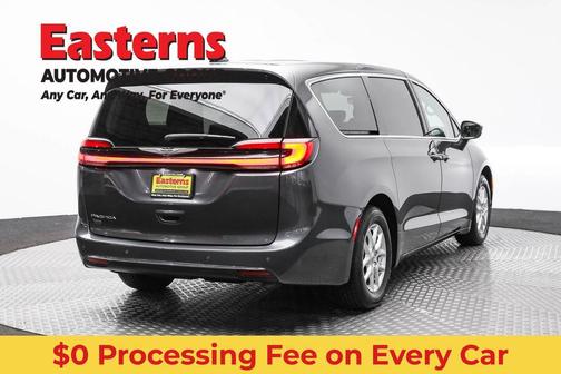 Granite Crystal Clearcoat Metallic 2023 Chrysler Pacifica Touring-L