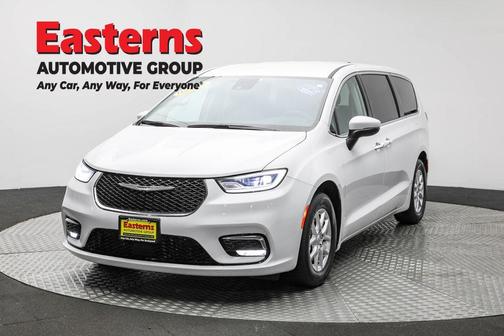 2023 Chrysler Pacifica Touring-L