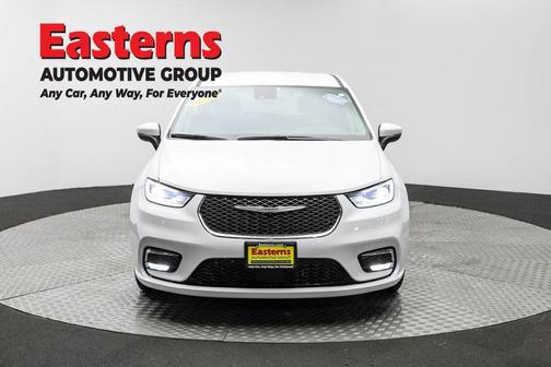 2023 Chrysler Pacifica Touring-L