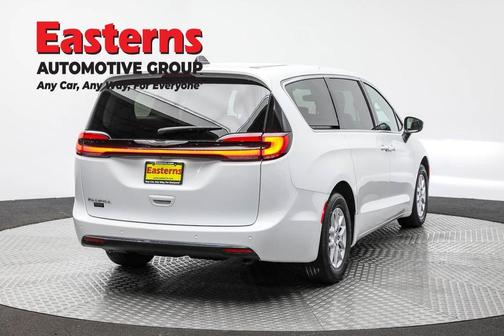 2023 Chrysler Pacifica Touring-L