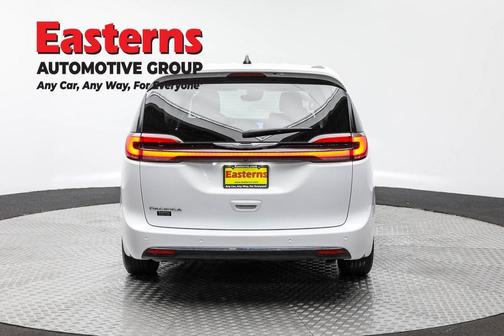 2023 Chrysler Pacifica Touring-L