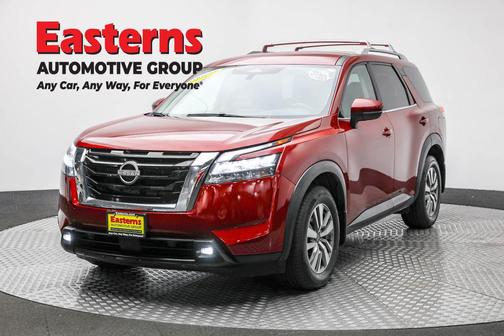 2022 Nissan Pathfinder SL