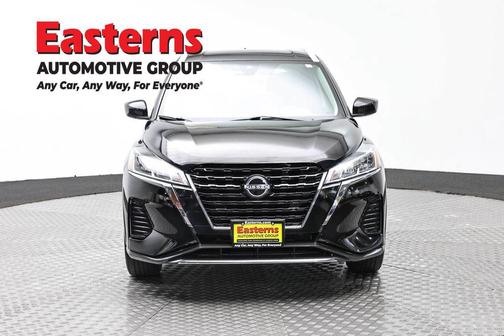 Super Black 2023 Nissan Kicks SV