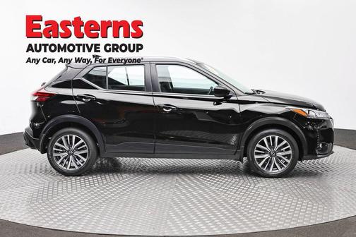 Super Black 2023 Nissan Kicks SV