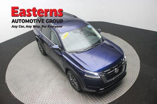 2022 Nissan Pathfinder SV