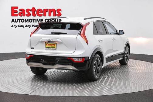 Snow White Pearl 2023 Kia Niro EV Wind