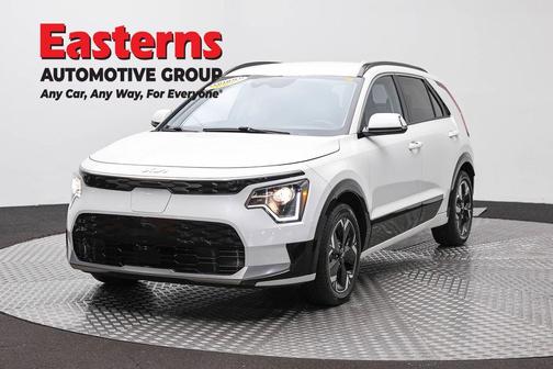 Snow White Pearl 2023 Kia Niro EV Wind