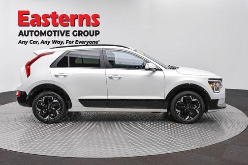 Snow White Pearl 2023 Kia Niro EV Wind