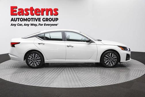 Glacier White 2025 Nissan Altima SV