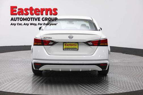 Glacier White 2025 Nissan Altima SV