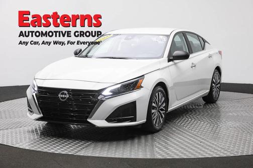 Glacier White 2025 Nissan Altima SV