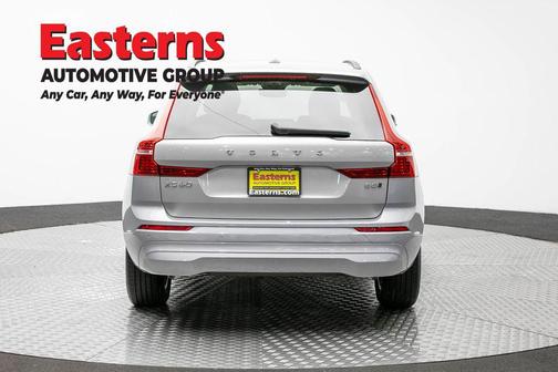 Gray 2022 Volvo XC60 B5 Momentum
