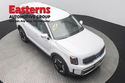 Glacial White Pearl 2023 Kia Telluride S