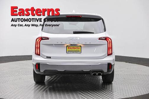 Glacial White Pearl 2023 Kia Telluride S
