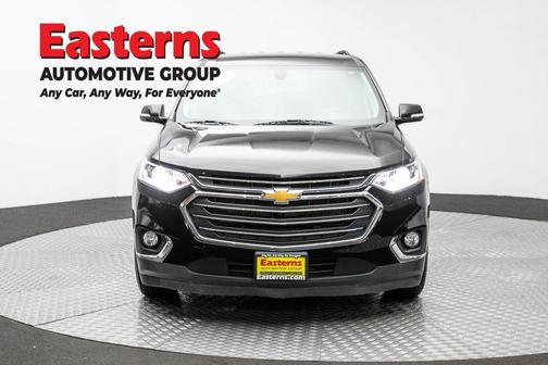Mosaic Black Metallic 2020 Chevrolet Traverse LT Cloth