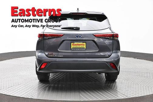 Magnetic Gray Metallic 2022 Toyota Highlander Hybrid LE