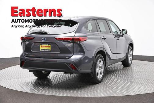 Magnetic Gray Metallic 2022 Toyota Highlander Hybrid LE