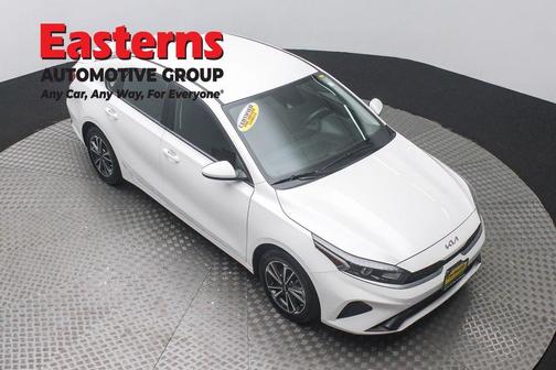 Snow White Pearl 2024 Kia Forte LXS